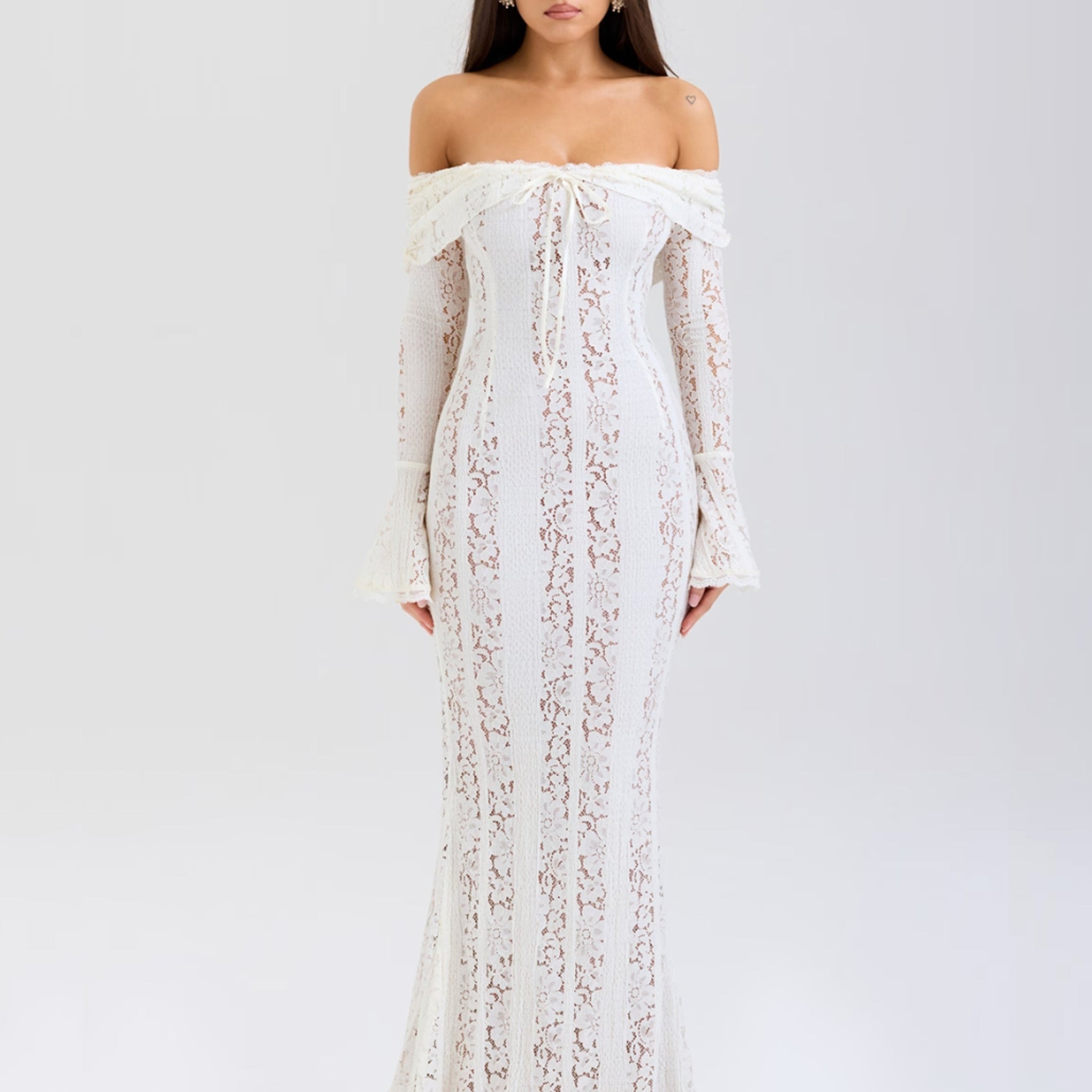 Catherine Lace Maxi Dress - CuroStep