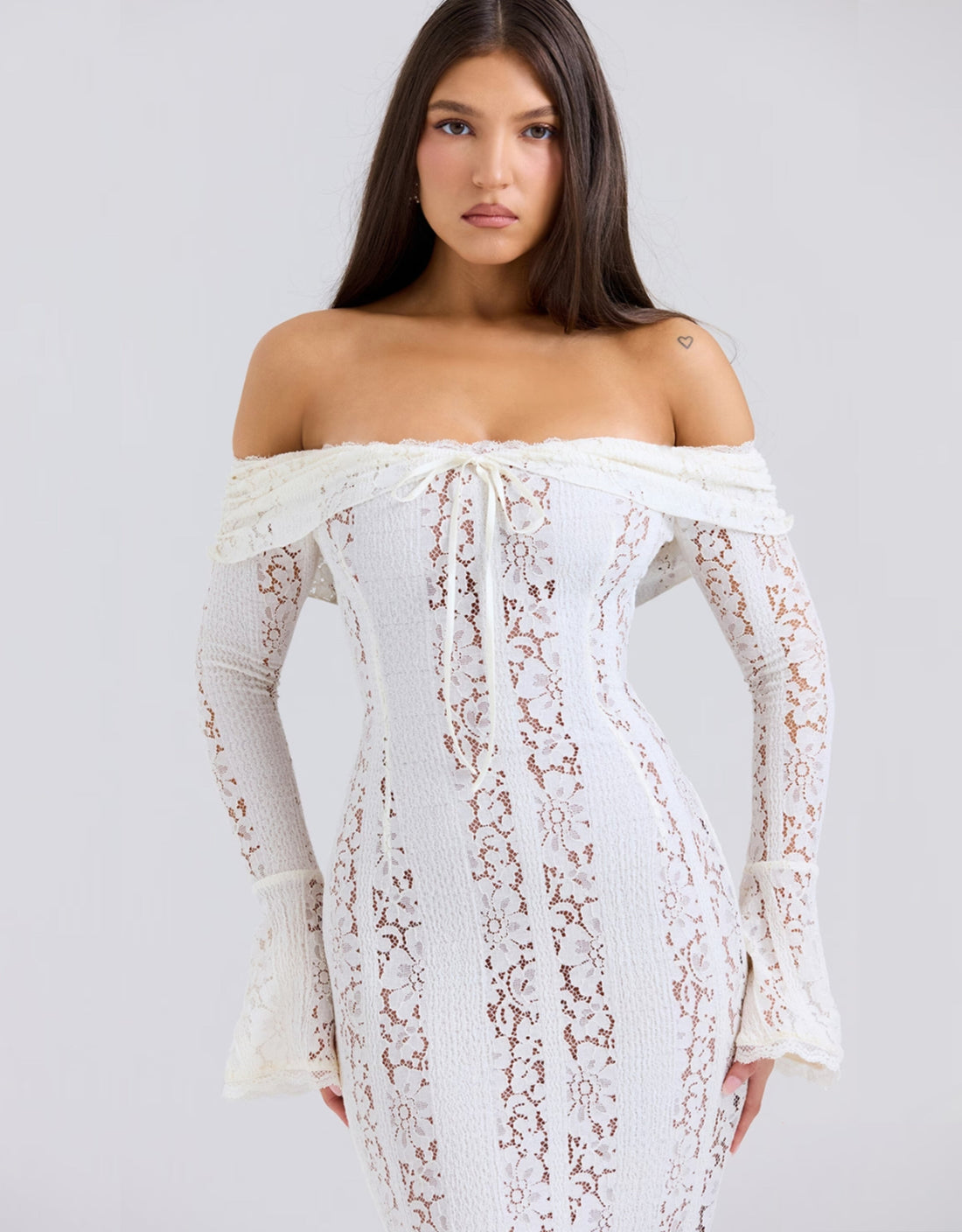 Catherine Lace Maxi Dress - CuroStep