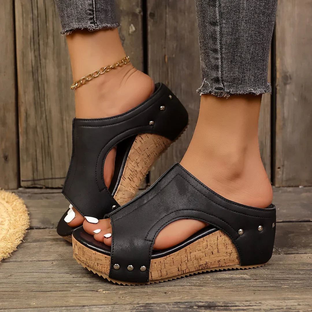 Lumi Stud Wedges - CuroStep